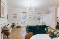 Posezení v ubytování SWALEDALE, OLD SCHOOL ROOMS - Luxury Apartment in Richmond, North Yorkshire
