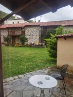 Vonkajšia záhrada v ubytovaní Traditional Stone Cottage in Palio Elatohori