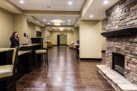 Staybridge Suites Atlanta Airportにあるテレビまたはエンターテインメントセンター