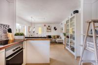 A kitchen or kitchenette at La casa Escaniana