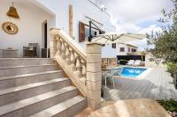 The swimming pool at or close to La casa Escaniana