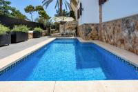 The swimming pool at or close to La casa Escaniana