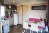 Kuchnia lub aneks kuchenny w obiekcie Camping la Corniche