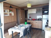 Kuchnia lub aneks kuchenny w obiekcie Camping la Corniche