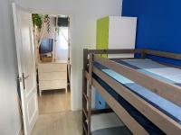 Postel nebo postele na pokoji v ubytování ViBes Luanco - Ático con Terraza