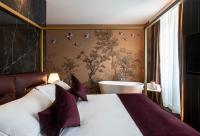A bed or beds in a room at Duomo Hotel & Apartments