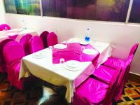 Restaurace v ubytování White Rose Suites Ltd