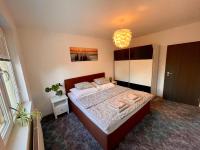 Łóżko lub łóżka w pokoju w obiekcie Apartment Rosnička, Perfect Location with 24h Checkin, Balcony, AC & Free Parking