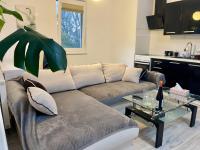 Część wypoczynkowa w obiekcie Apartment Rosnička, Perfect Location with 24h Checkin, Balcony, AC & Free Parking