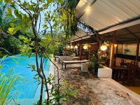 Bazén v ubytování Optimum Residencies nebo v jeho okolí