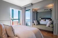 Postel nebo postele na pokoji v ubytování Luxury Oceanfront at Reid's Gardens