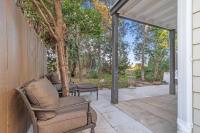 Helena's Place, Fully Renovated Exclusive End Unit Townhouseにある庭