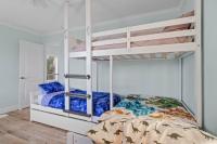 Helena's Place, Fully Renovated Exclusive End Unit Townhouseにあるベッド