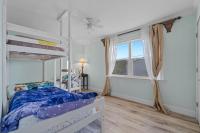 Helena's Place, Fully Renovated Exclusive End Unit Townhouseにあるベッド