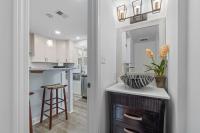 Helena's Place, Fully Renovated Exclusive End Unit Townhouseにあるキッチンまたは簡易キッチン