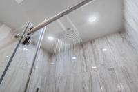 Helena's Place, Fully Renovated Exclusive End Unit Townhouseにあるバスルーム