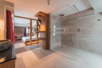 Ein Bett oder Betten in einem Zimmer der Unterkunft AKZENT Hotel Berg's Alte Bauernschänke- Wellness und Wein