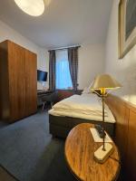 Ein Bett oder Betten in einem Zimmer der Unterkunft AKZENT Hotel Berg's Alte Bauernschänke- Wellness und Wein