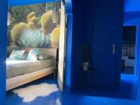 Posteľ alebo postele v izbe v ubytovaní Luxury Jardin Majorelle paris orly avec jacuzzi