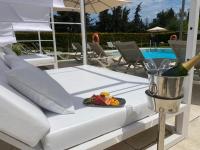 Bazén v ubytovaní Hotel Encinar de Sotogrande alebo v jeho blízkosti