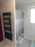a shower with a black towel rack in a bathroom at Maison calme&#47;Chambre privée&#47;Clim+TV&#47;Pétit dejeuner inclu&#47;tout confort in Nevers