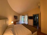 Łóżko lub łóżka w pokoju w obiekcie FRGK DATCHA "Villa Prestige Mougins"