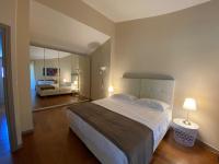 Łóżko lub łóżka w pokoju w obiekcie FRGK DATCHA "Villa Prestige Mougins"