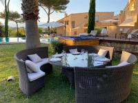 Basen w obiekcie FRGK DATCHA "Villa Prestige Mougins" lub w pobliżu