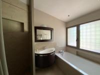 Łazienka w obiekcie FRGK DATCHA "Villa Prestige Mougins"