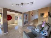 Część wypoczynkowa w obiekcie FRGK DATCHA "Villa Prestige Mougins"