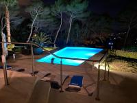 Basen w obiekcie FRGK DATCHA "Villa Prestige Mougins" lub w pobliżu