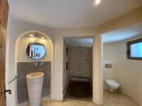 Łazienka w obiekcie FRGK DATCHA "Villa Prestige Mougins"