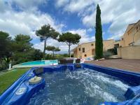 Basen w obiekcie FRGK DATCHA "Villa Prestige Mougins" lub w pobliżu