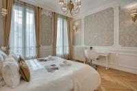 Posteľ alebo postele v izbe v ubytovaní Luxueux 200m2 5CH Champs Elysées à 1min Perle Rare