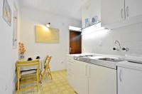 Kuchyňa alebo kuchynka v ubytovaní Apartment Božiković - Jelsa - Vitarnja