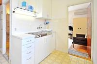 Kuchyňa alebo kuchynka v ubytovaní Apartment Božiković - Jelsa - Vitarnja