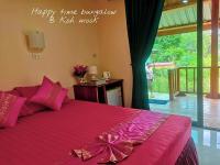 Kohmook Happy time Bungalowにあるベッド