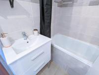 Łazienka w obiekcie Appartement au CALME + parking