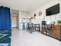 Kuchnia lub aneks kuchenny w obiekcie Appartement au CALME + parking
