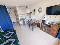 Kuchnia lub aneks kuchenny w obiekcie Appartement au CALME + parking