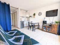 Kuchnia lub aneks kuchenny w obiekcie Appartement au CALME + parking