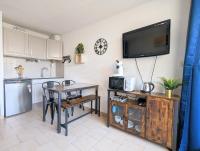 Kuchnia lub aneks kuchenny w obiekcie Appartement au CALME + parking