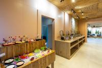 um átrio com um buffet de comida em exposição em Amala Grand Bleu Resort Hilltops - SHA em Kamala Beach