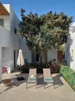 Zahrada ubytování Private Luxury Scarlet beachfront villa, Molos, Paros