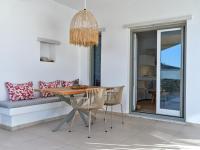 Posezení v ubytování Private Luxury Scarlet beachfront villa, Molos, Paros