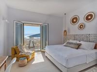 Postel nebo postele na pokoji v ubytování Private Luxury Scarlet beachfront villa, Molos, Paros