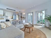 Posezení v ubytování Private Luxury Scarlet beachfront villa, Molos, Paros
