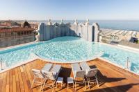 Bazén v ubytovaní Grand Hotel Principe Di Piemonte alebo v jeho blízkosti