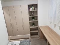 Knižnica v apartmáne