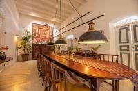 Ruang duduk di The Sun House